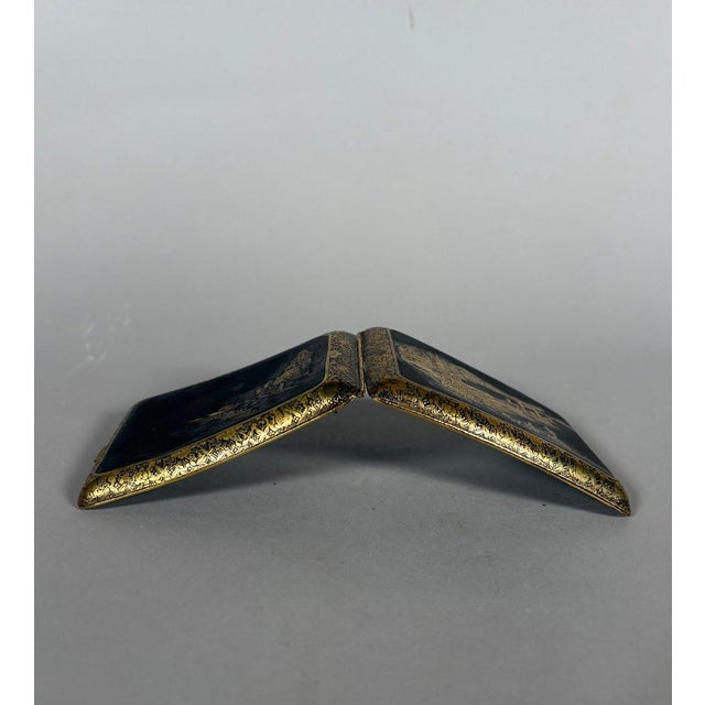 Black Japanese cigarette case, Meiji era, early 20th century For Sale - Image 8 of 10