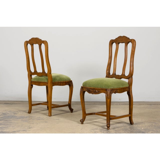 Early 20th Century French Louis XV Walnut Dining Chairs With Moss Green Mohair, Set of 8 For Sale In New York - Image 6 of 18
