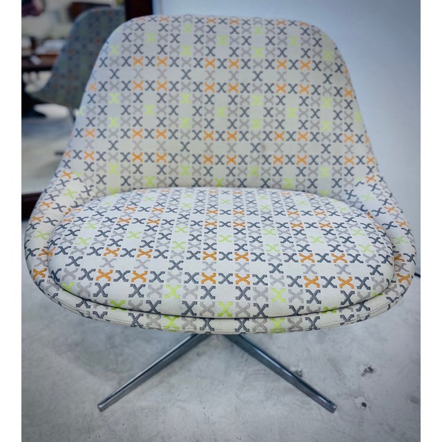 Mid-Century Modern Mid-Century Modern Bernhardt Chiara Swivel Lounge Chairs For Sale - Image 3 of 4