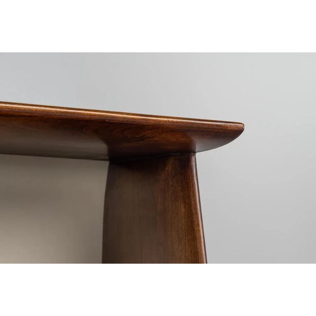 A masterpiece of mid-century design, this wall-mounted bookcase exemplifies the visionary work of Gio Ponti, one of the...