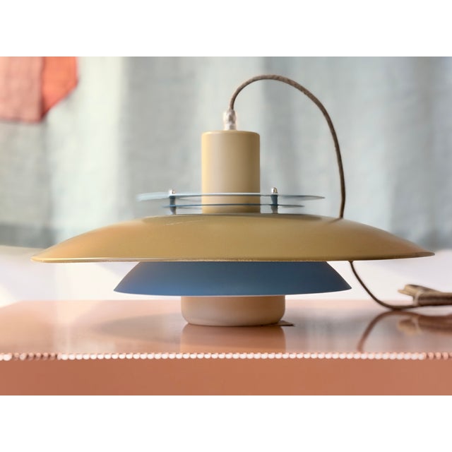 Vintage Bi-Colours Pendant Lamp, Denmark, 1980, in Very Good conditions. Designed 1980 to 1989 Up to 250V (Europe/UK...