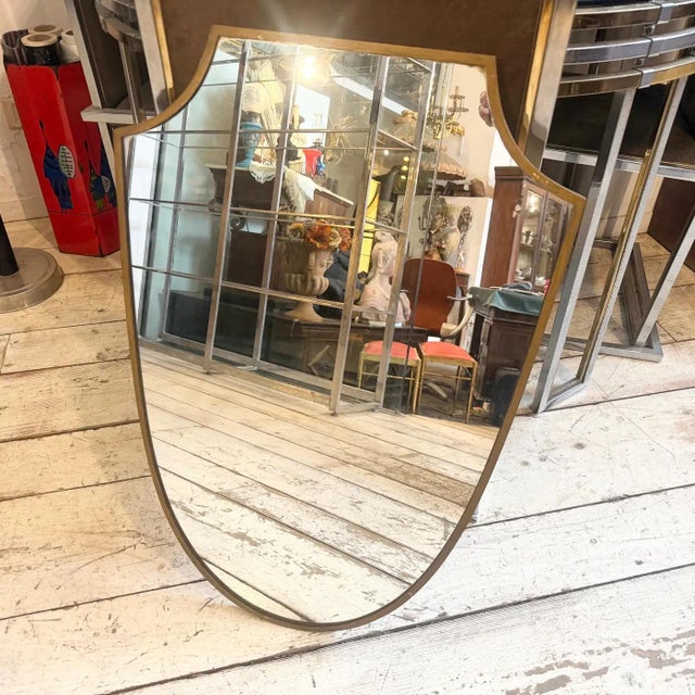 Metal 1950s Gio Ponti Style Mid-Century Modern Brass Shield Italian Wall Mirror For Sale - Image 7 of 14