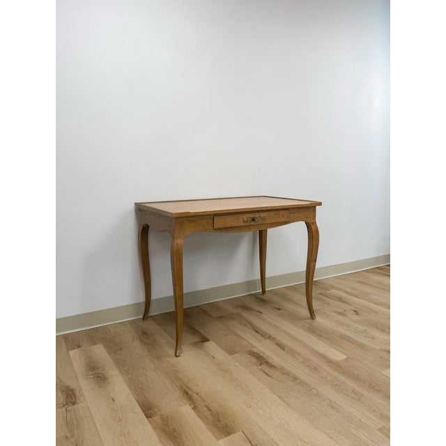 Henredon Vintage Desk Henredon Louis XV Style French Provincial Cabriole Leg Writing Wooden For Sale - Image 4 of 15