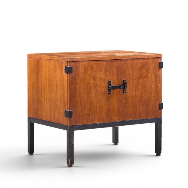 Milo Baughman for Directional Mid Century Walnut Nightstands - Pair For Sale In Chicago - Image 6 of 11