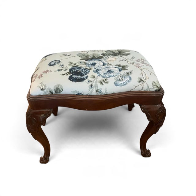 Schumacher Pair of Vintage Louis XV Style Carved Wood Stools in Schumacher Salisbury Chintz For Sale - Image 4 of 7
