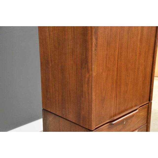 Barzilay 1960s Walnut Tall Armoire Dresser by Barzilay For Sale - Image 4 of 14