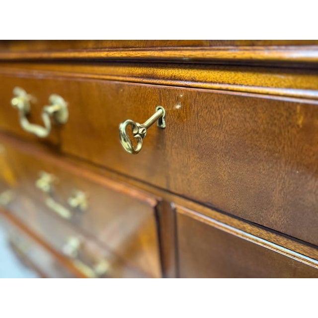 Wood Late 20th Century Hickory Chair Georgian Solid Mahogany Nine-Drawer Dresser or Credenza With Key For Sale - Image 7 of 18