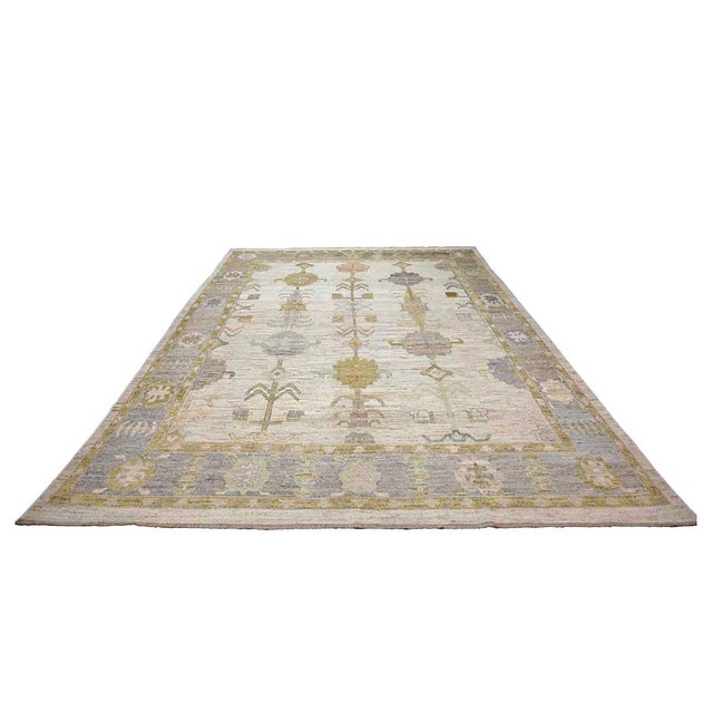 Condition: New Origin: Turkey Design: Oushak Actual size: 9'9" X 11'11" Thickness: 1/8" - 1/4" Colors: Gold, Ivory, Gray,...