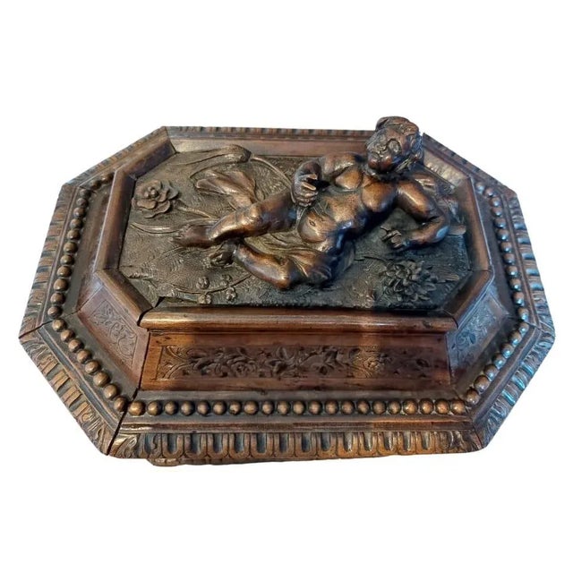 Effortfully carved storage box. A beautiful piece of high quality hand carving from walnut wood. Italian and baroque...