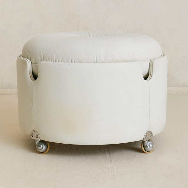 Italian Dilly Dally Pouf by Luigi Massoni for Poltrona Frau, 1968 - 2 Available For Sale - Image 10 of 11