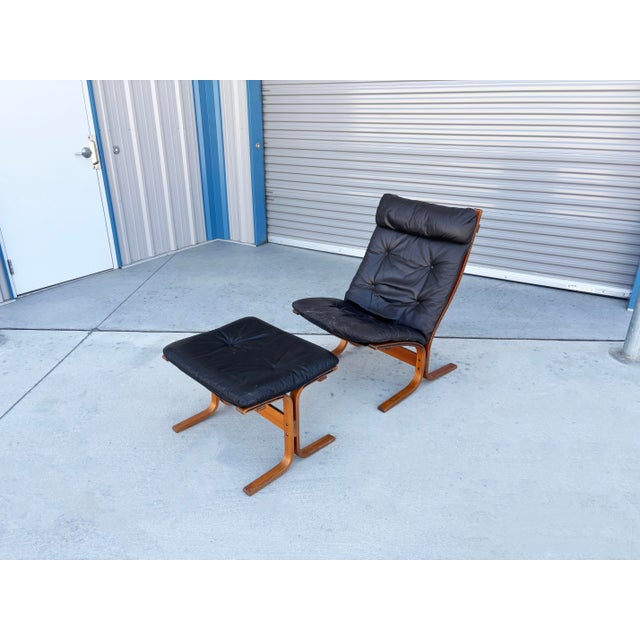 Mid-Century Modern 1960s Danish Modern "Siesta" Lounge Chair and Ottoman Set For Sale - Image 3 of 12