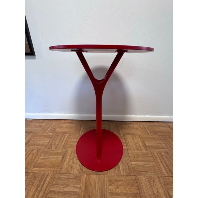 Red Powder-Coated Steel Round Side Table, Jasper Morrison Atlas Style, Sculptural Y-Fork Pedestal Base For Sale In San Francisco - Image 6 of 10