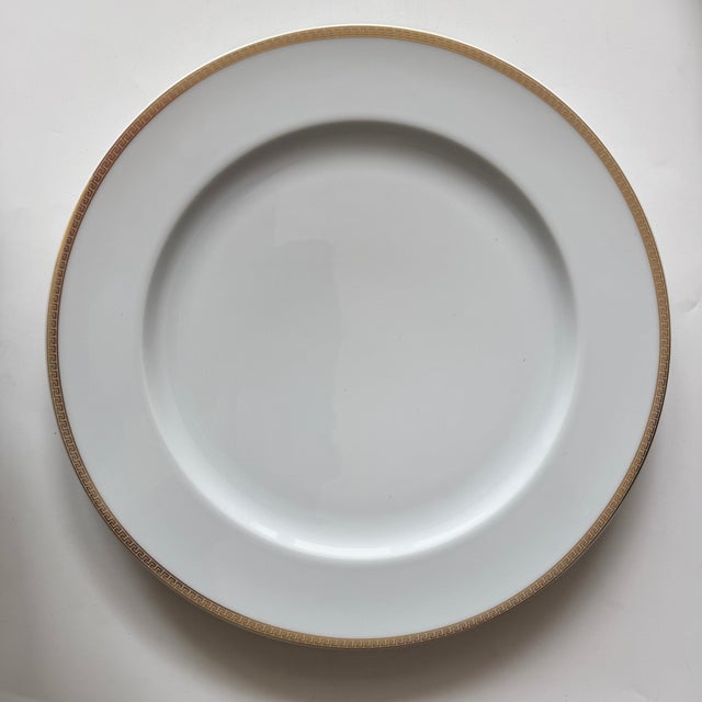1990s Medaillon Méandre d’Or Service Plate by Versace for Rosenthal, 1990s For Sale - Image 5 of 5