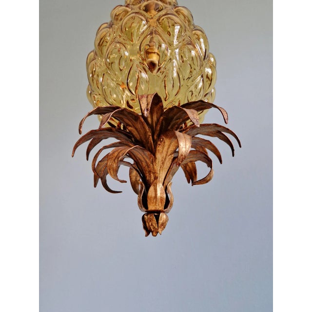 Metal Pineapple Pendant Light in Gold Metal and Amber Glass, Italy, 1960 For Sale - Image 7 of 17