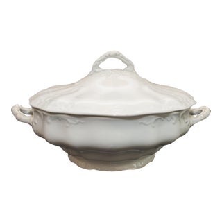 Late 19th Century Ironstone Soup Tureen With Lid by Johnson Brothers For Sale