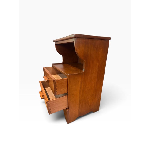 Farmhouse Refinished Cushman Colonial Creations Nightstand/Russet Maple Bedside Table | Vintage Open Shelf Farmhouse 2-Drawer End Table For Sale - Image 3 of 11