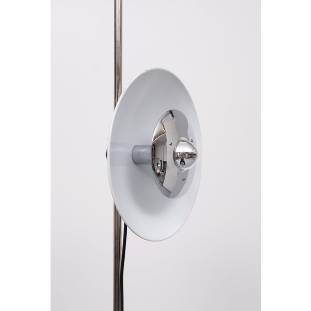 Beautiful and stylish floor lamp The base and the chromed metal base hosts a height adjustable reflector composed of two...