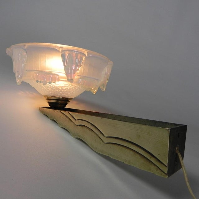1930s Art Deco Wall Lamp in Opalescent Glass, 1930s For Sale - Image 5 of 18