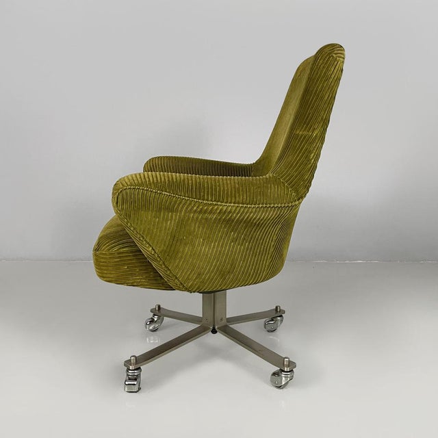 Italian Modern Green Velvet Office Chair by Giulio Moscatelli for Formanova, 1970s For Sale - Image 3 of 18