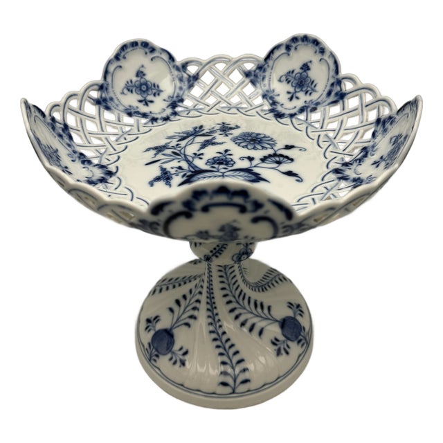 Antique Porcelain Zwiebelmuster Ceremonial Bowl with Knauf-Schwerts Mark from Meissen, 1850-1910 For Sale