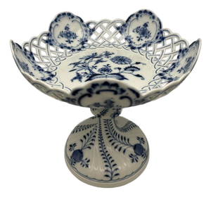 Antique Porcelain Zwiebelmuster Ceremonial Bowl with Knauf-Schwerts Mark from Meissen, 1850-1910