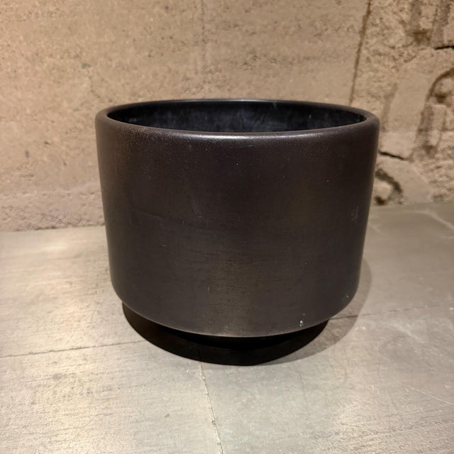 Mid-Century Modern Black Planter by Gainey Pottery, 9.75\" Diameter For Sale - Image 14 of 15