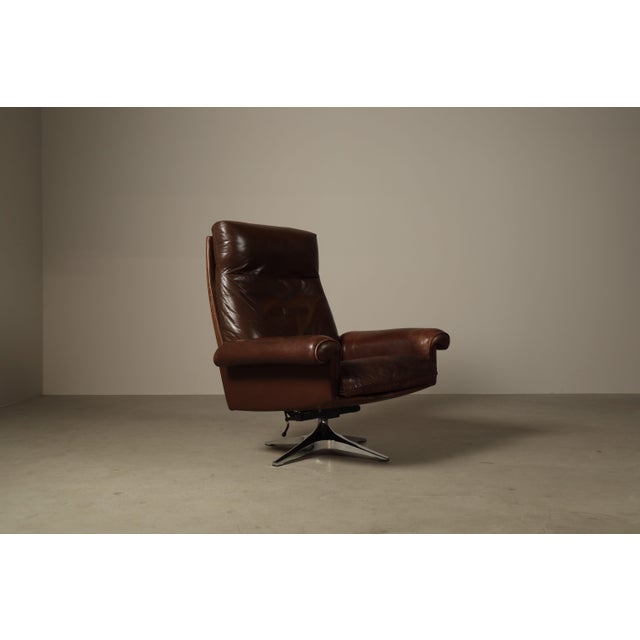 An elegant and exceptionally comfortable DS-31 lounge chair manufactured by De Sede, Switzerland, during the 1970s....