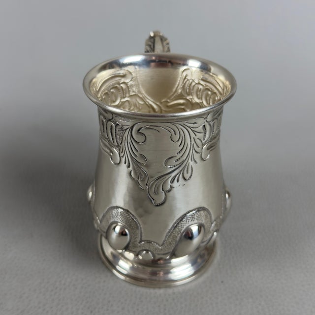 A work of fine silverware that blends masterful craftsmanship and timeless design, perfect for enhancing a refined table...