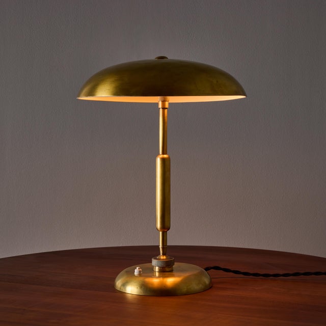 Mid-Century Modern 1940s Giovanni Michelucci Patinated Brass Adjustable Banker Lamp for Lariolux For Sale - Image 3 of 18