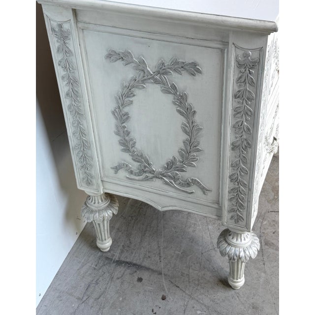 Italian Hand-Carved Tuscan Chest with Laurel Garlands in Antiqued Silver Leaf For Sale - Image 13 of 18