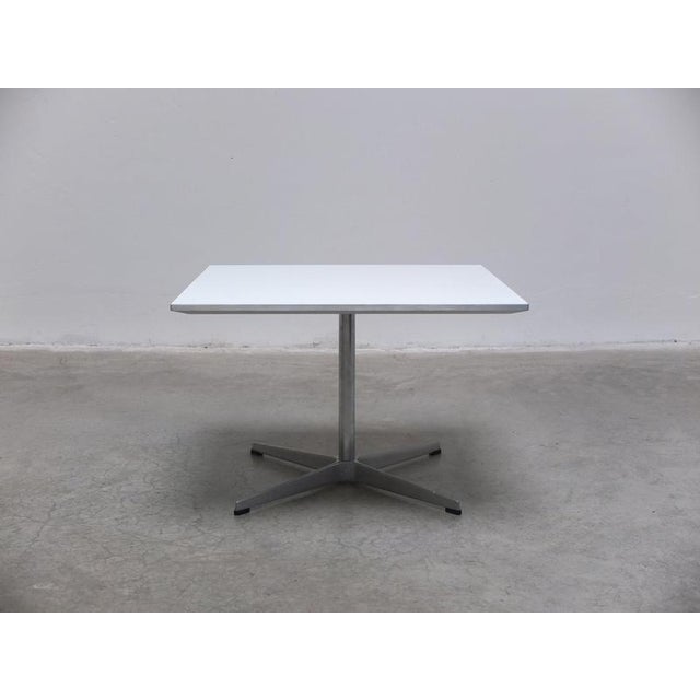 Square Coffee Table by Arne Jacobsen for Fritz Hansen, 1978 For Sale - Image 3 of 11