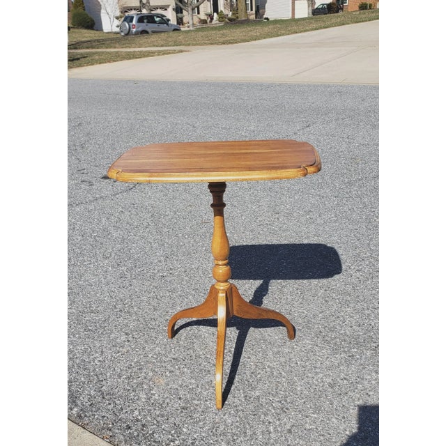 Ethan Allen Maple Spider feet Tilt-Top Tray Side Table measuring 21" in width, 14.5" in depth and 25" in height. Very good...
