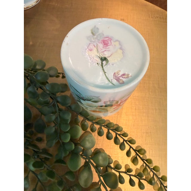 Mid-Century Porcelain Rose Cachepot With Gold Trim With Matching Plate For Sale - Image 4 of 12