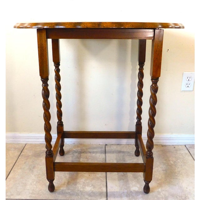 Antique Solid Oak Wood Scalloped Oval Barley Twist Side/End Accent Table For Sale - Image 14 of 16