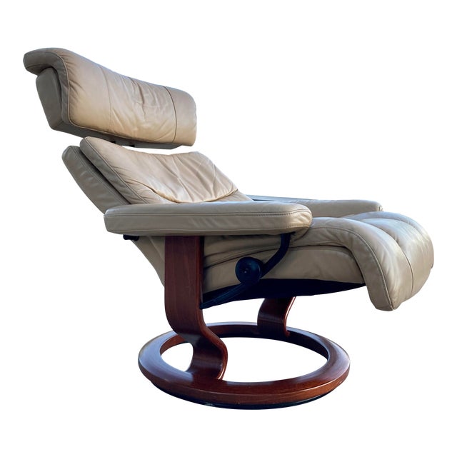 Ekornes Stressless Large Model “Savannah” Recliner Chairish