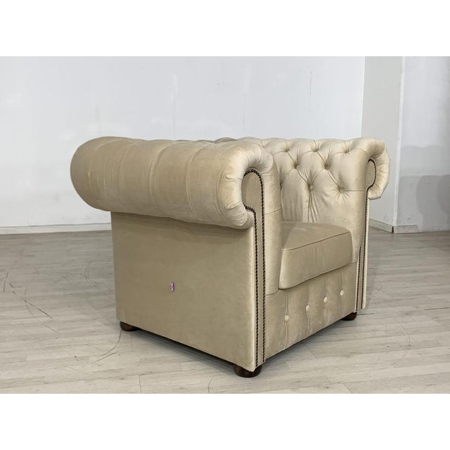 For sale is a new very nice Chesterfield sofa. If you wish, please in all other colors! • Color beige • English style...