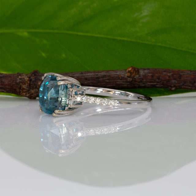 Metal 5.4Ct Blue Zircon Ring With Natural Diamond Accents: Solid 14k Gold, Size 6.75 For Sale - Image 7 of 10