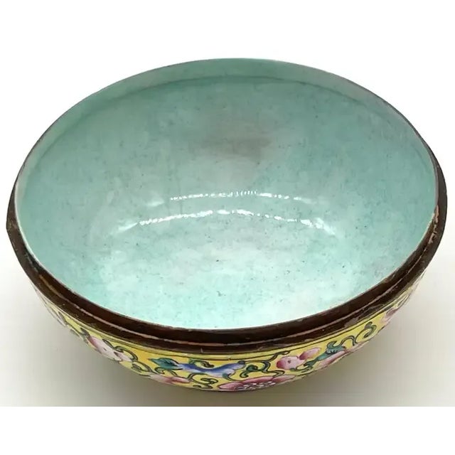 Mid 20th Century Chinese Export Yellow Floral Beijing Enamel Round Box For Sale In West Palm - Image 6 of 12