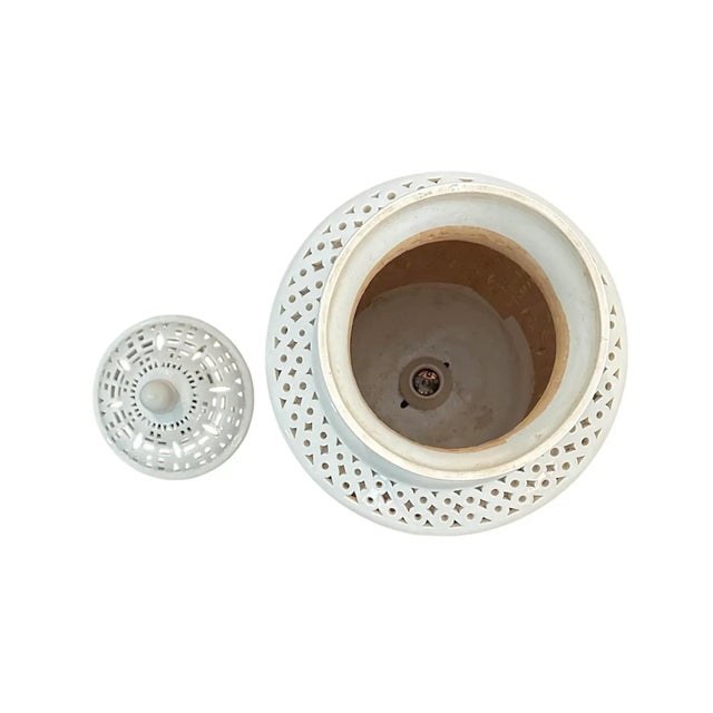 Ceramic Vintage Chinoiserie White Pierced / Reticulated Blanc De Chine Ginger Jar Vase Table / Accent Lamp For Sale - Image 7 of 9