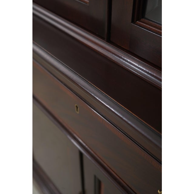 Stickley Mahogany Chippendale Style Inlaid China Cabinet Breakfront For Sale - Image 15 of 18