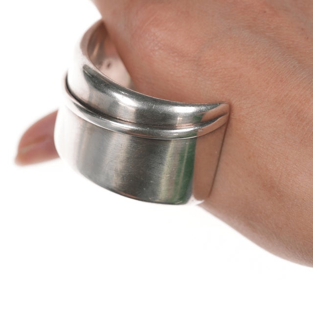 Silver 6.25" Ray Scott Navajo Silver modernist cuff bracelet For Sale - Image 8 of 11