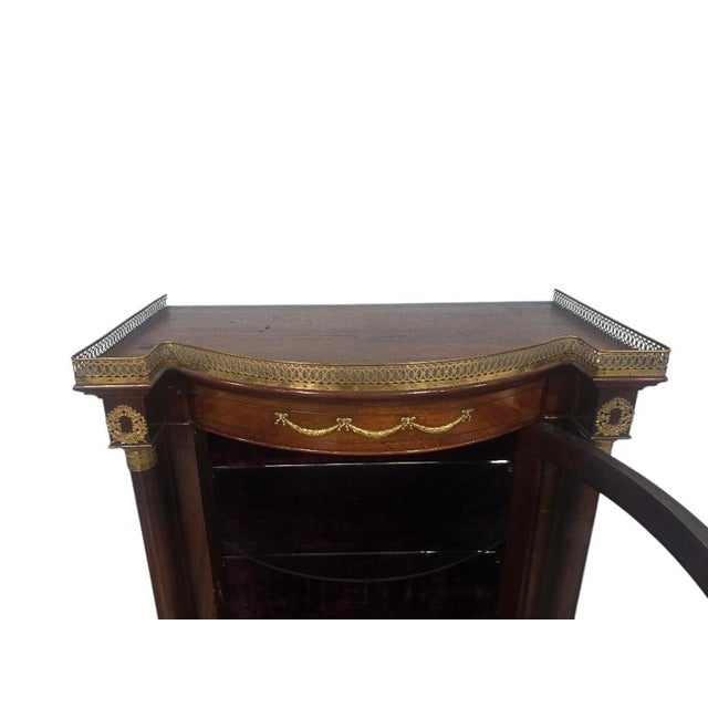 Late 20th Century Vintage Federal Style Mahogany Lighted Vitrine Curio Cabinet For Sale - Image 5 of 11