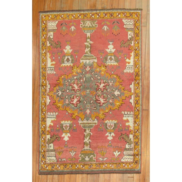 Early 20th-century authentic Oushak scatter size rug Measures: 3'5'' x 5'3'' Oushak rugs are prized for their rich looks...