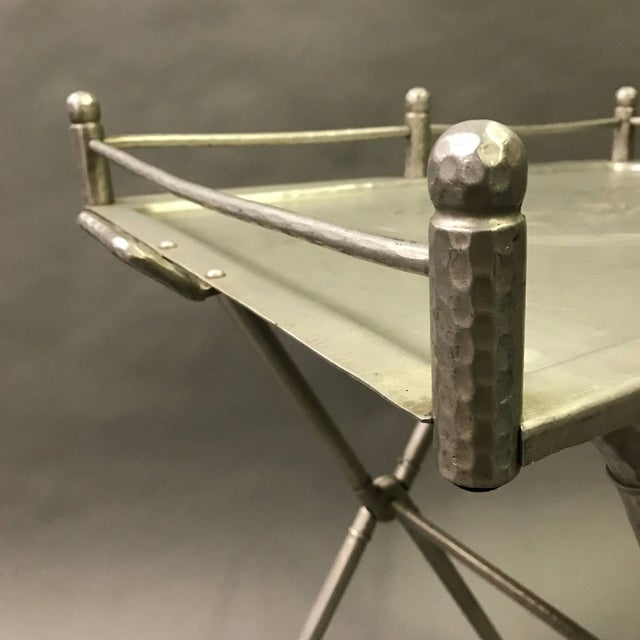 1940s Hollywood Regency Mary Wright for Everlast Metal Products Brushed Aluminum Folding Tray Table For Sale In New York - Image 6 of 8