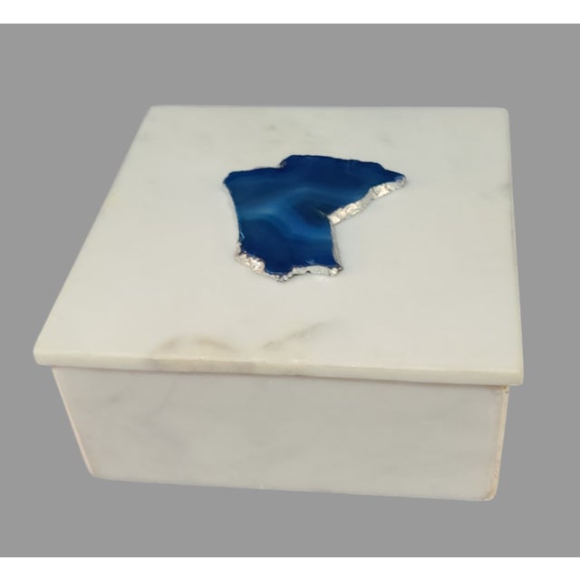 This vintage trinket box is a beautiful addition to any collection. The square shape and white marble material make it a...