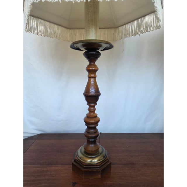 Mid 20th Century Mid 20th Century Traditional Colonial Revival Turned Wood & Brass Table Lamp W/ Fringe Shade - a Pair For Sale - Image 5 of 10