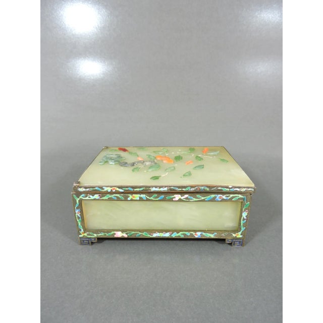 Antique Chinese Pale Green Jade Panel Trinket Box With Cloisonné Enamels - Hinged Gilt Catchall With Semi Precious Stone Flowers For Sale In Tampa - Image 6 of 9