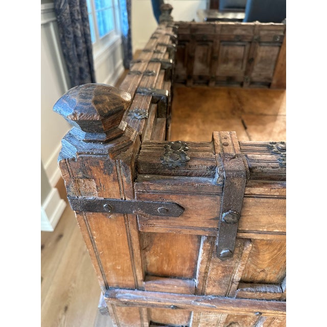 Oak Paneled Closed Bench, Attributed to Northern Europe, Late 17th Century For Sale - Image 4 of 14