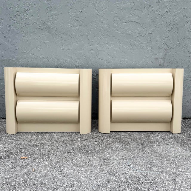 Postmodern Postmodern Cream Lacquer Laminate King Size Bedframe With Bullnose Nightstands For Sale - Image 3 of 12