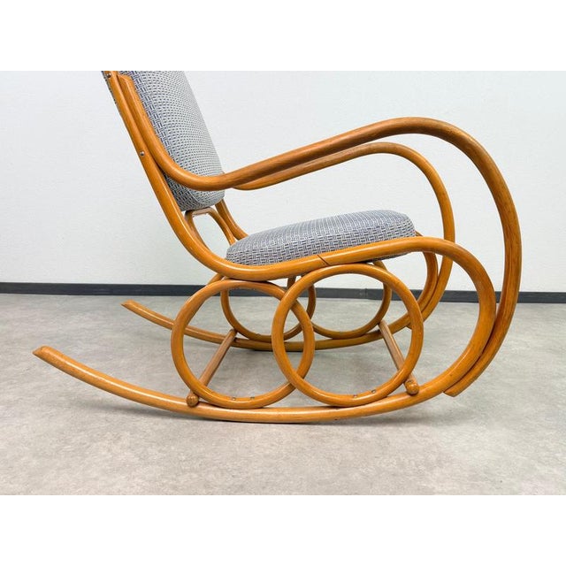 Mid-Century Modern Bentwood Rocking Chair from Ton, 1960s For Sale - Image 4 of 16